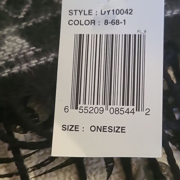 Better Cashmere Geometric Pattern Scarf - Picture 3 of 5